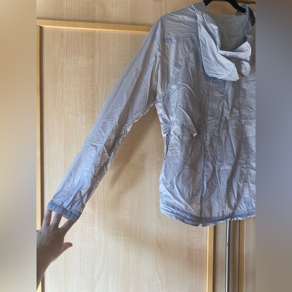 Lululemon Lightweight Hooded Packable Jacket Size Medium/ P2P 20 inches - Picture 9 of 13